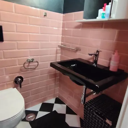 Apartment Secret *