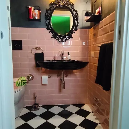Apartment Secret *