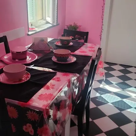 Apartment Secret *